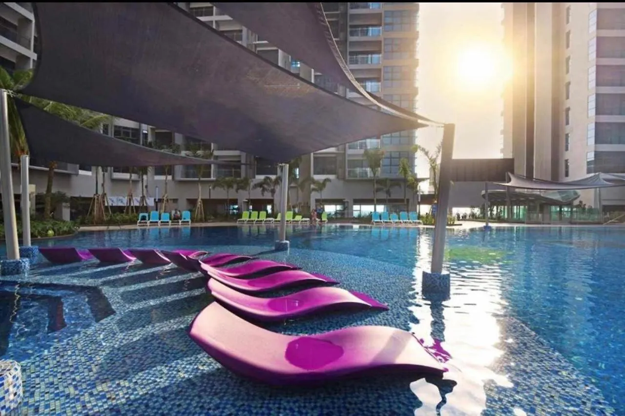 Instay Atlantis - The Cozy Pool Malacca Apartment